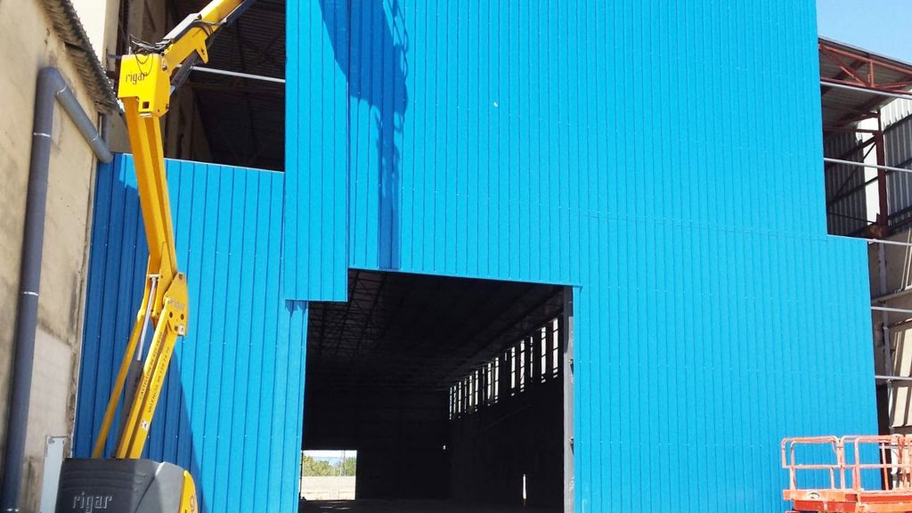 Tipos de fachadas y cubiertas de chapa para naves industriales.